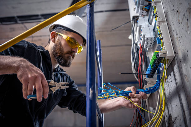 Best Circuit Breaker Repair  in Le Sueur, MN